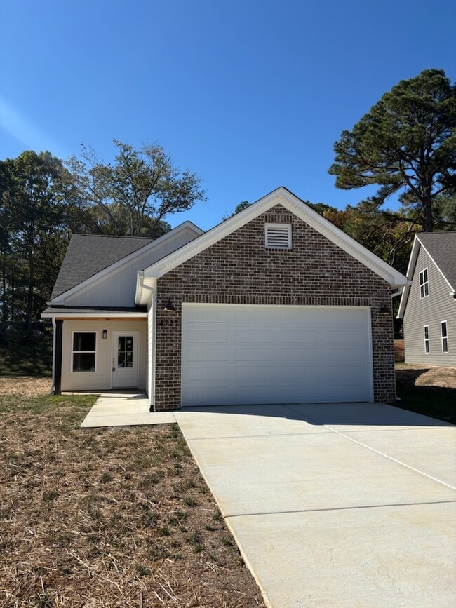 Building Photo - 4737 Heiskell Dr