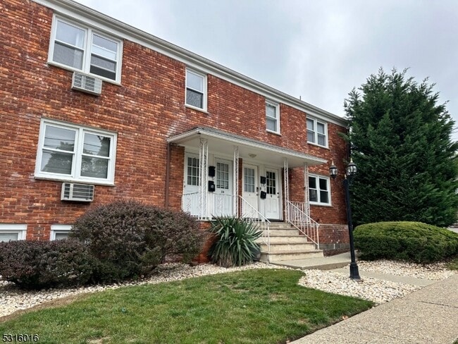 Photo - 1 Oak Grove Rd