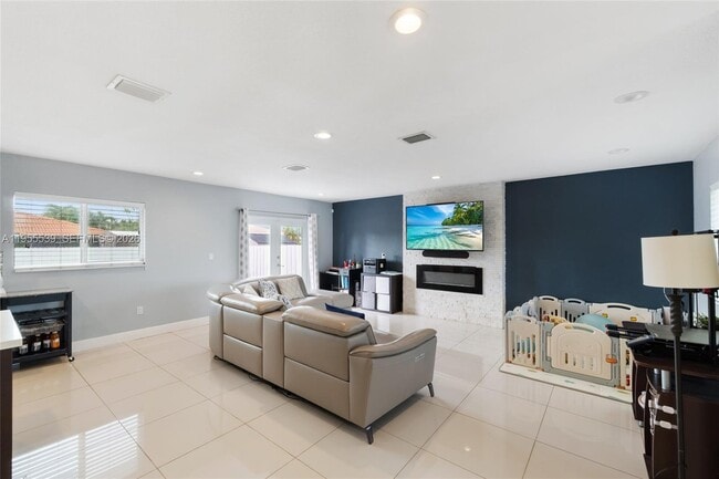 Photo - 18142 SW 113th Ave