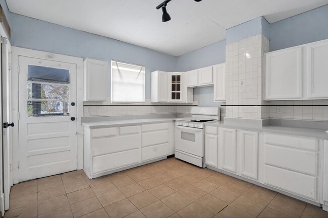 Photo - 3915 Schiller Pl