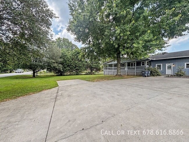 Building Photo - 560 Lee Byrd Rd Unit A