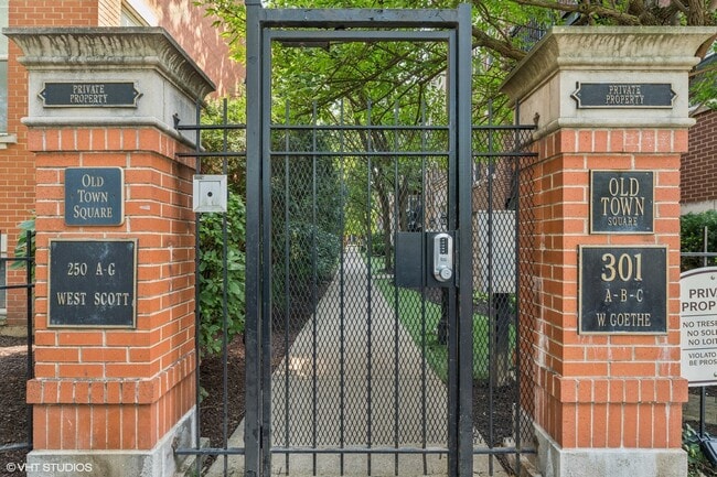 Photo - 301 W Goethe St Unit 302