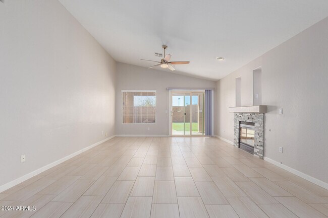 Photo - 15264 N 102nd St