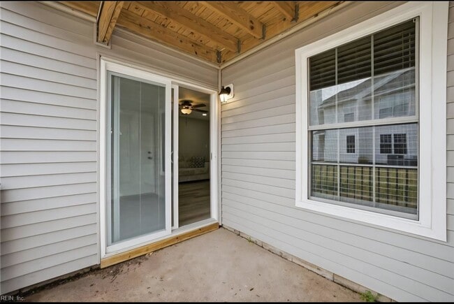 Building Photo - 513 Peak Ct