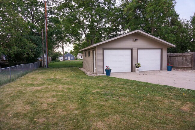 Photo - 134 W Lotta St