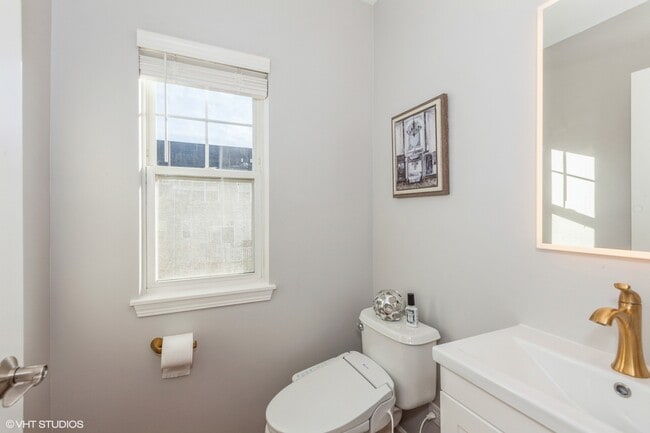 Photo - 375 N Commerce St