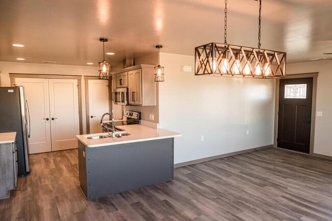 Photo - 3930 St Marys - A St