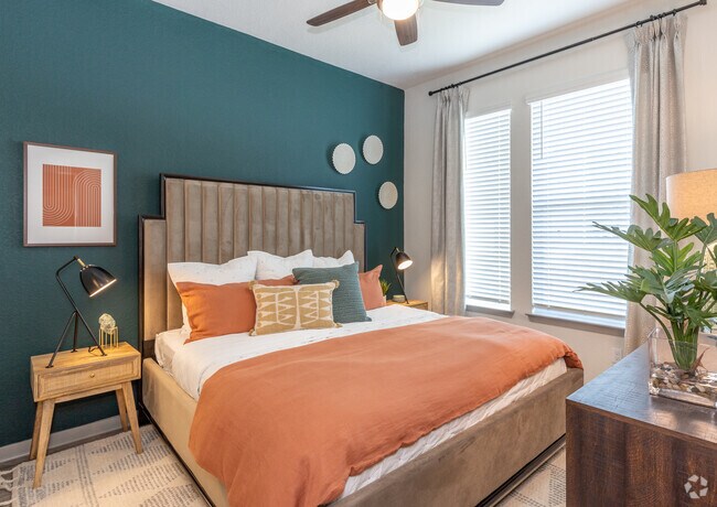 1BR, 1BA, - 638SF