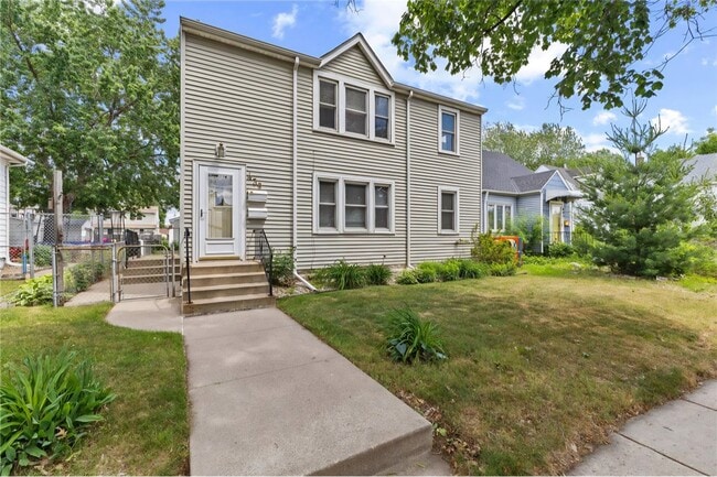 Building Photo - 439 7th Ave S