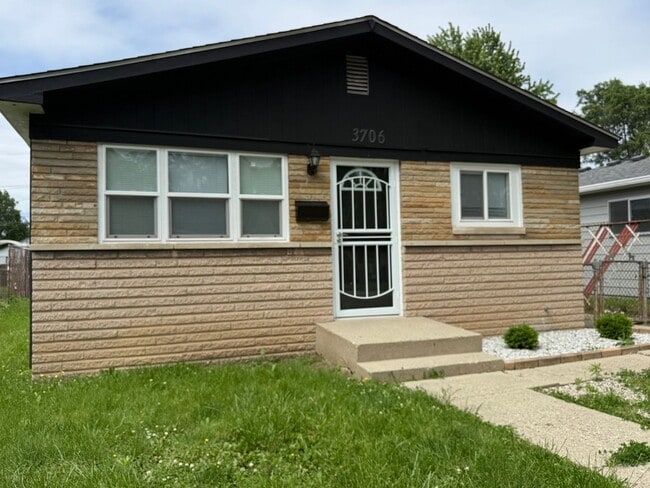Building Photo - Newly rehab, three bedroom, one bath and Christian Park with a fence yard.