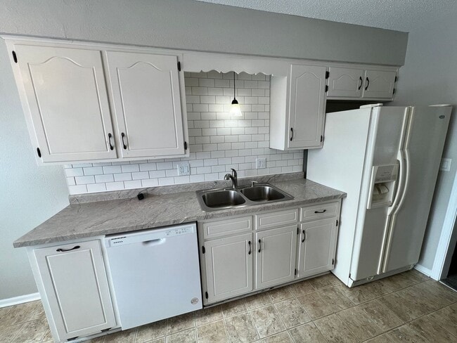 Photo - Spacious 3-Bed/2-Bath Home in Independence!