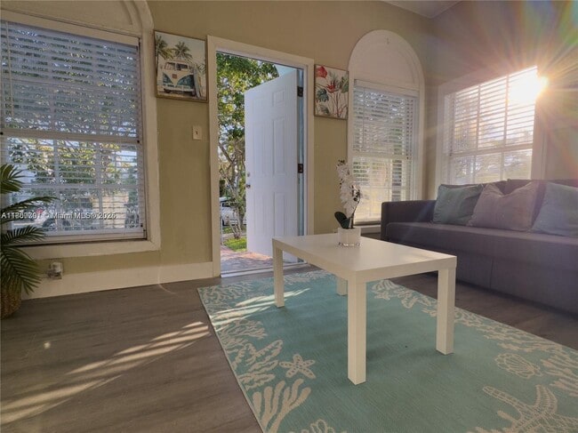 Building Photo - 1845 SW 11th St Unit 2 Rental