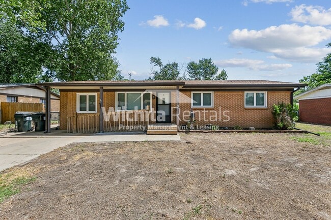 Building Photo - 4 bedroom 2 bathroom