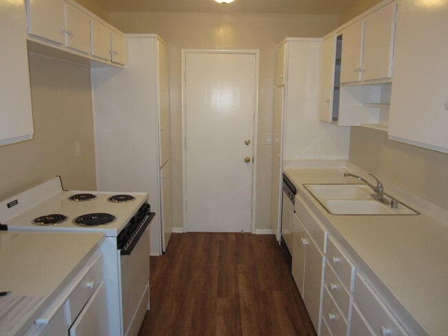 Photo - Harvard Apartments