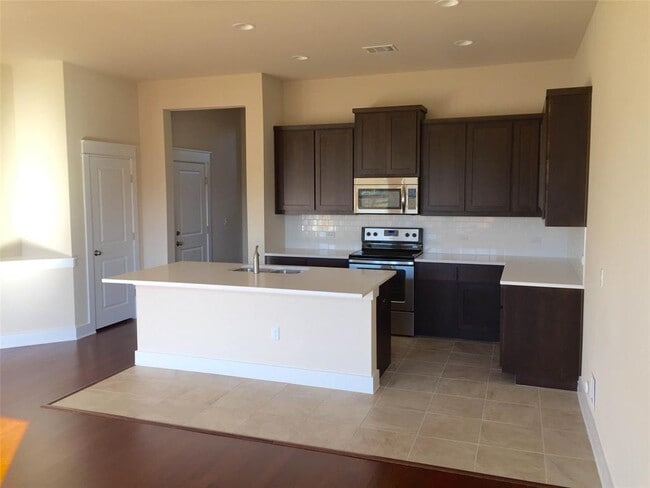 Building Photo - 13001 Hymeadow Dr