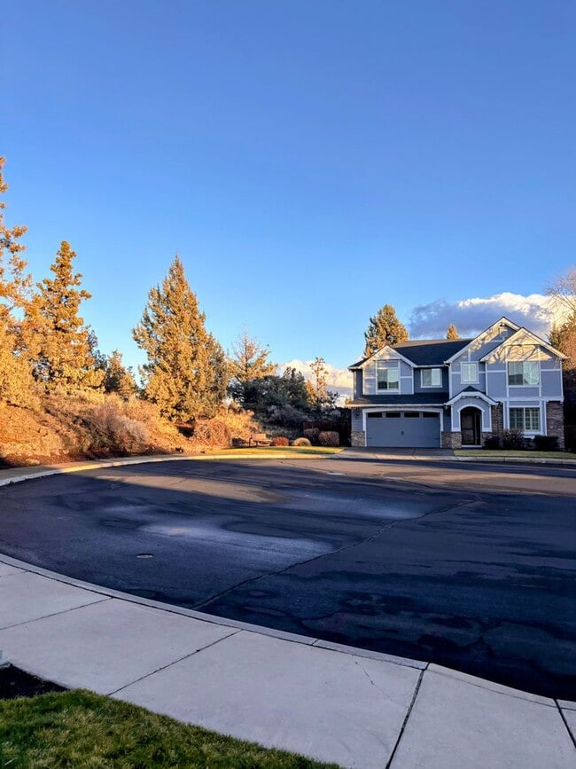 Photo - Stunning 5 Bedroom Lava Ridges Home on Private Cul-de-Sac!