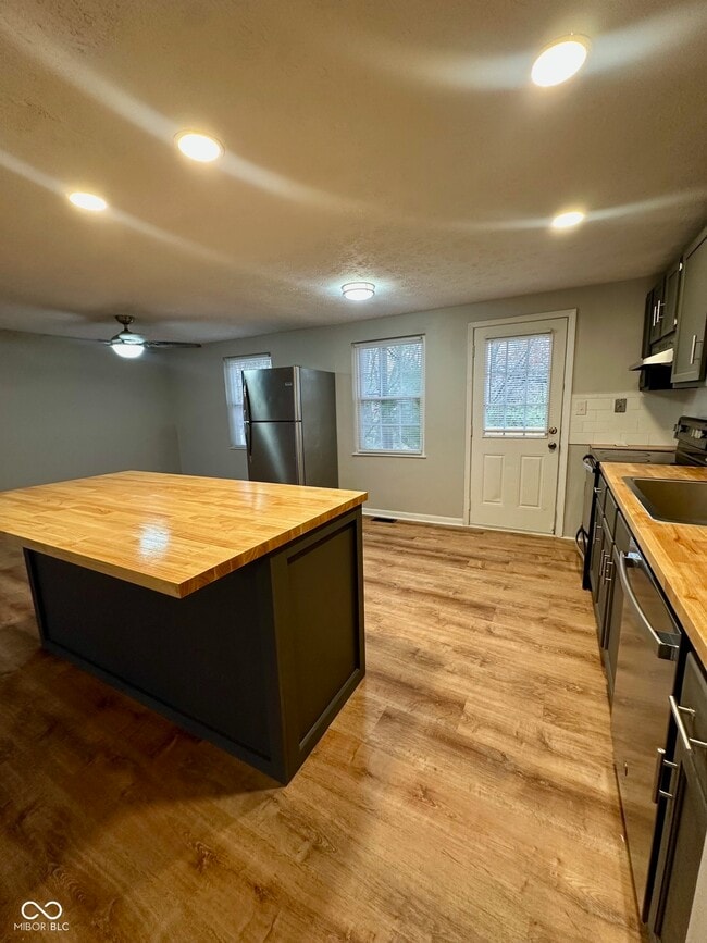 Photo - 5847 Lakeland Dr