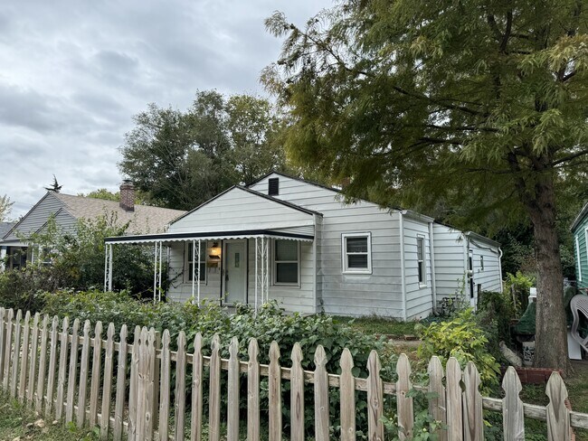 Photo - 3532 Caroline Ave