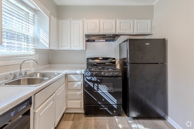 2BR, 1BA - 1,147SF - Kitchen - The Oaks at Summerview