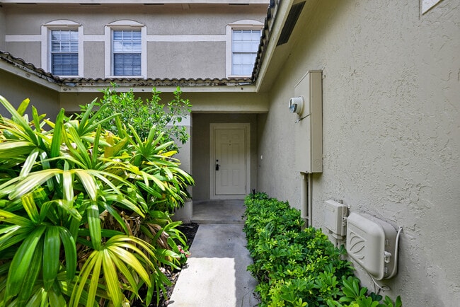 8658 S Southgate Shores Cir