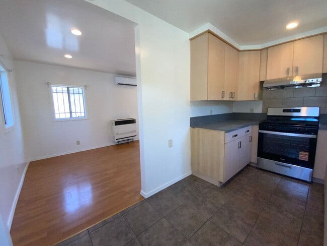 Photo - Studio Apartment located in the heart of Los Angeles, CA Unit 1/2