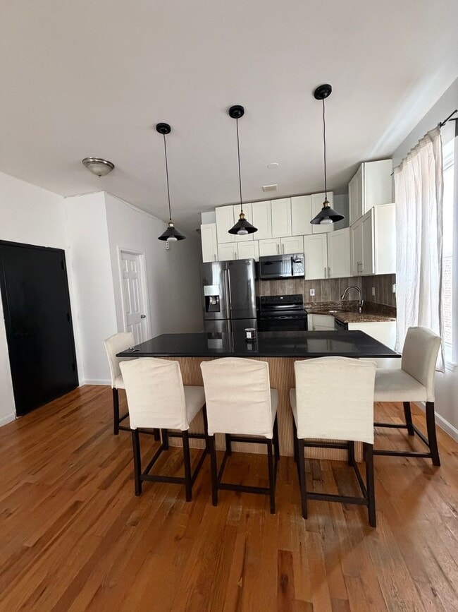 Photo - 40 Eldert Ln Unidad 2ND FLOOR