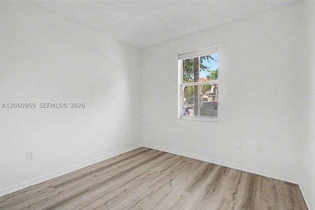 Photo - 975 NE 42nd Ave