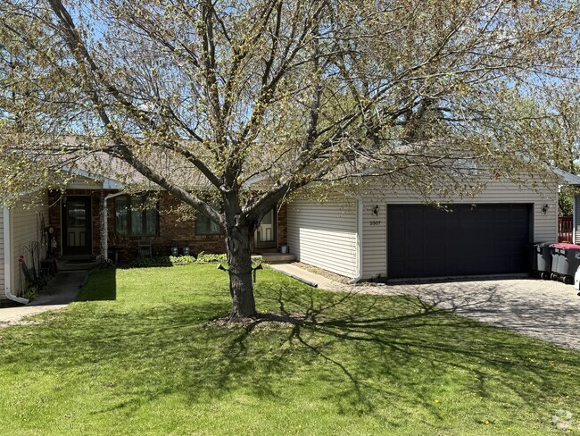 Building Photo - 5507 S Kennedy Dr Rental