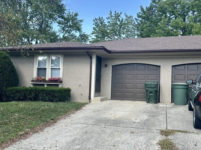 Photo - 1900 Hillandale Ave