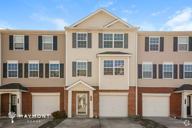 Building Photo - 3-Bedroom Townhome with Garage