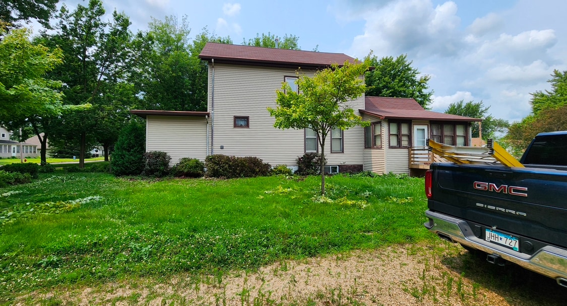 Photo - 309 Cleveland Ave E