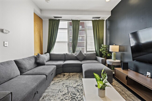 Photo - 160 E Berkeley St Unit ID1240309P