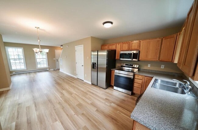 Photo - 109 S Queen St