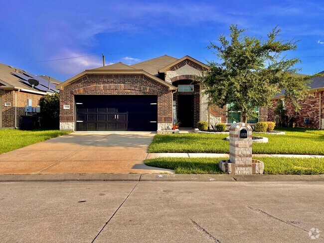 Beautiful one-story home in the Goose Creek School District, in a safe neighborhood. - 1939 Manor Dr Rental