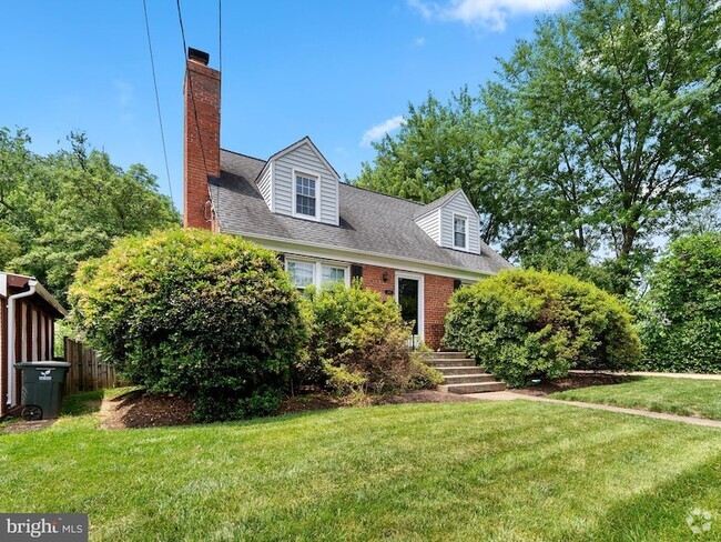 Building Photo - 404 S George Mason Dr Rental