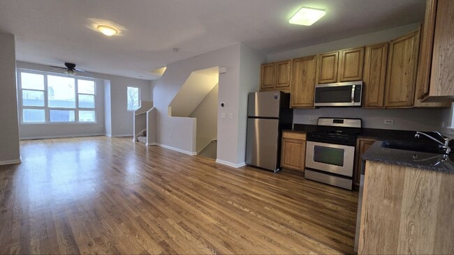 Photo - 4514 W Belmont Ave Townhome