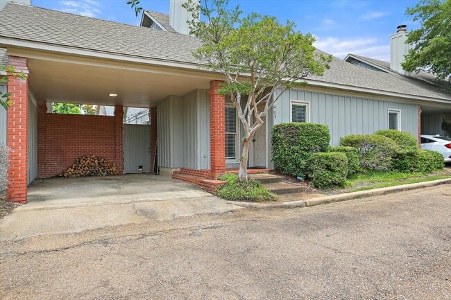 Photo - 405 River Pl