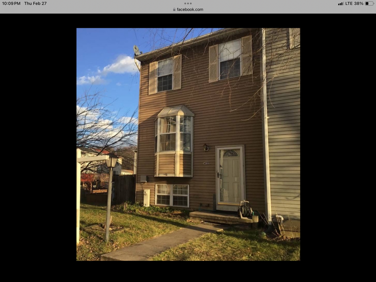 3 main bedrooms, basement is legal as bedroom. 1 full bath and 1 half bath. Great EOG unit. - 4033 Issacs Rd Casa Adosada