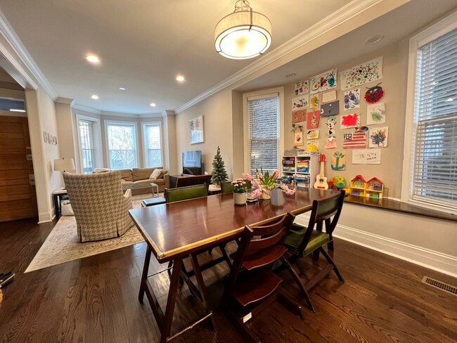 Photo - 3616 N Bosworth Ave Unidad 1