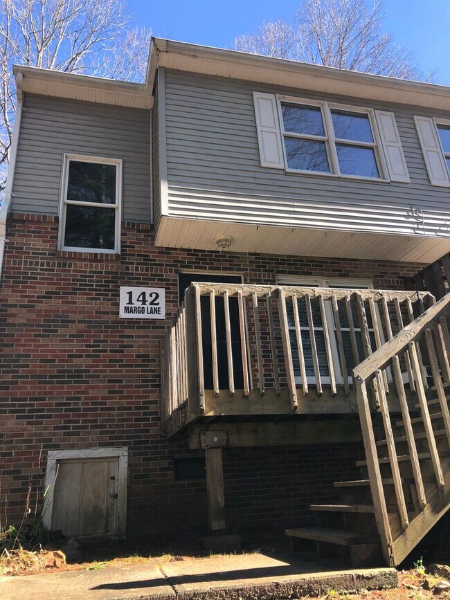 Photo - 142 Margo Ln