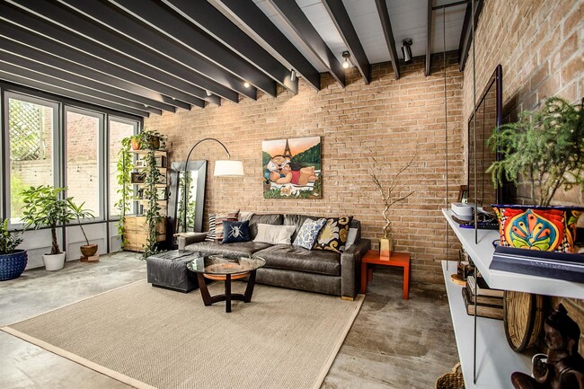 Photo - 1942 Indiana St