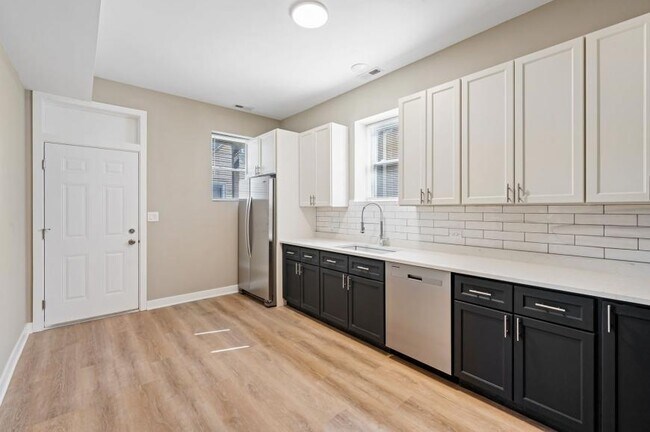 3 bedroom in Chicago IL 60657 - 3 bedroom in Chicago IL 60657 Unidad 1 Rental