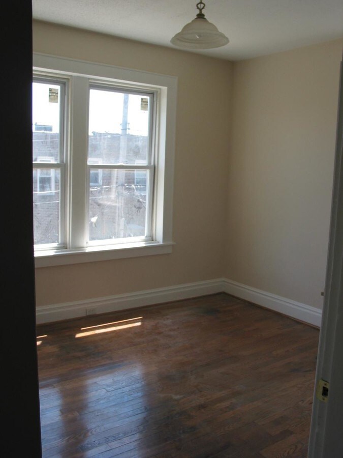 Bedroom - 904 Eastgate Ave Apartment