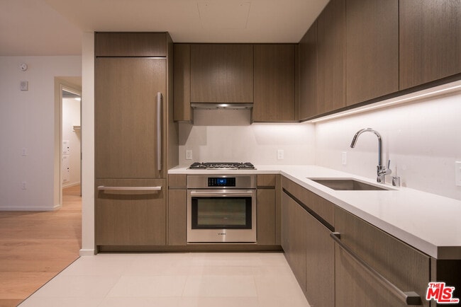 Photo - 889 Francisco St Unidad 1510