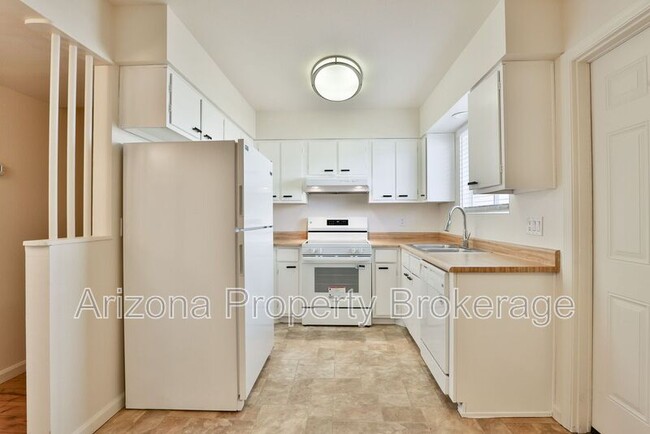 Photo - 3934 E Piccadilly Rd Townhome