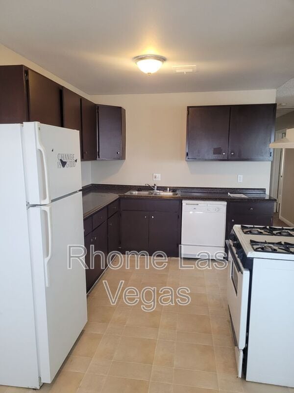 Photo - 2341 Exeter Dr Unidad B