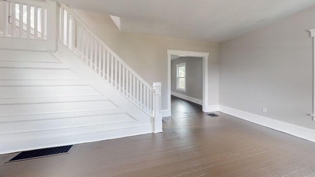 Photo - 1021 Rex Ave NE