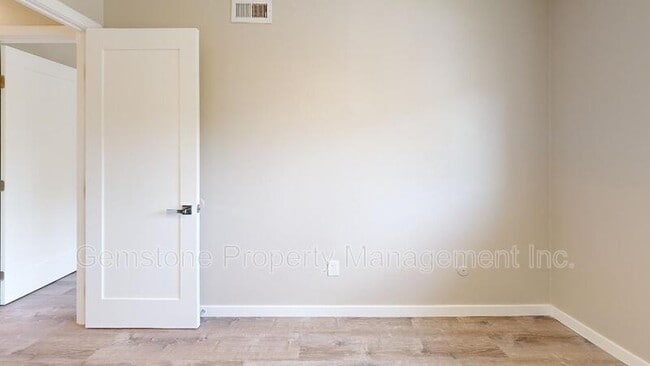 Photo - 4812 54th St