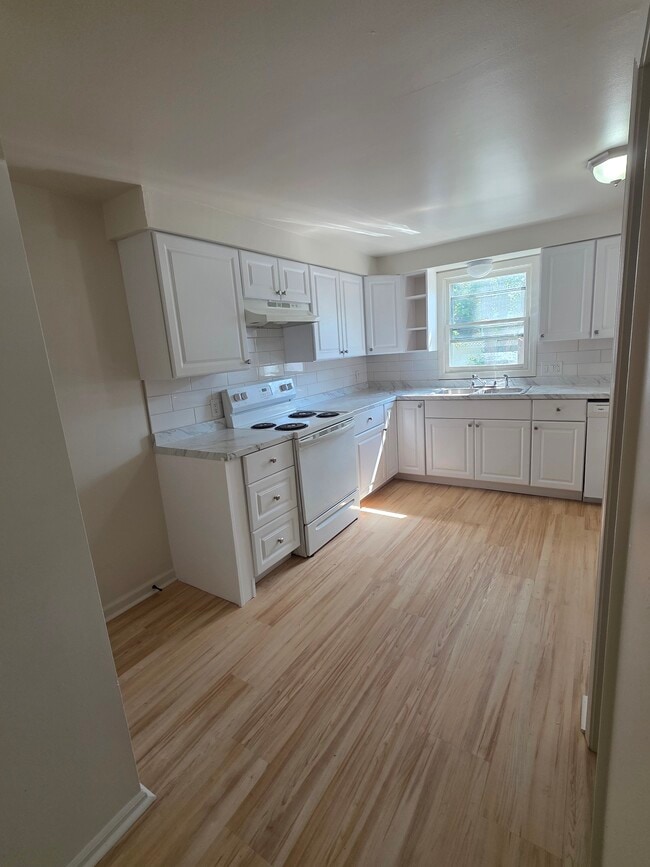 Photo - 130 Fairgreen Dr