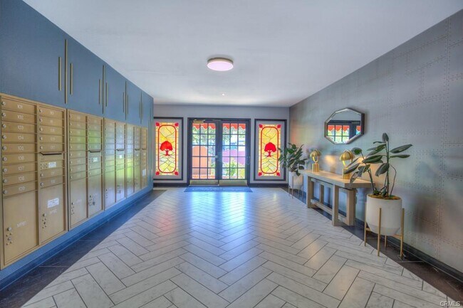 Photo - 330 S Mentor Ave Unit 1/4